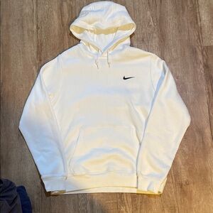 Men’s Nike White Sweatshirt with Minimalist Design